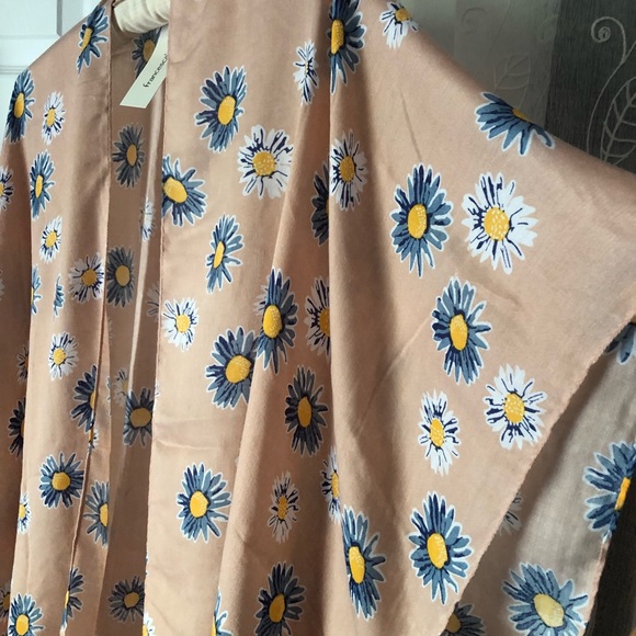 Francesca’s wraps - Picture 4 of 6